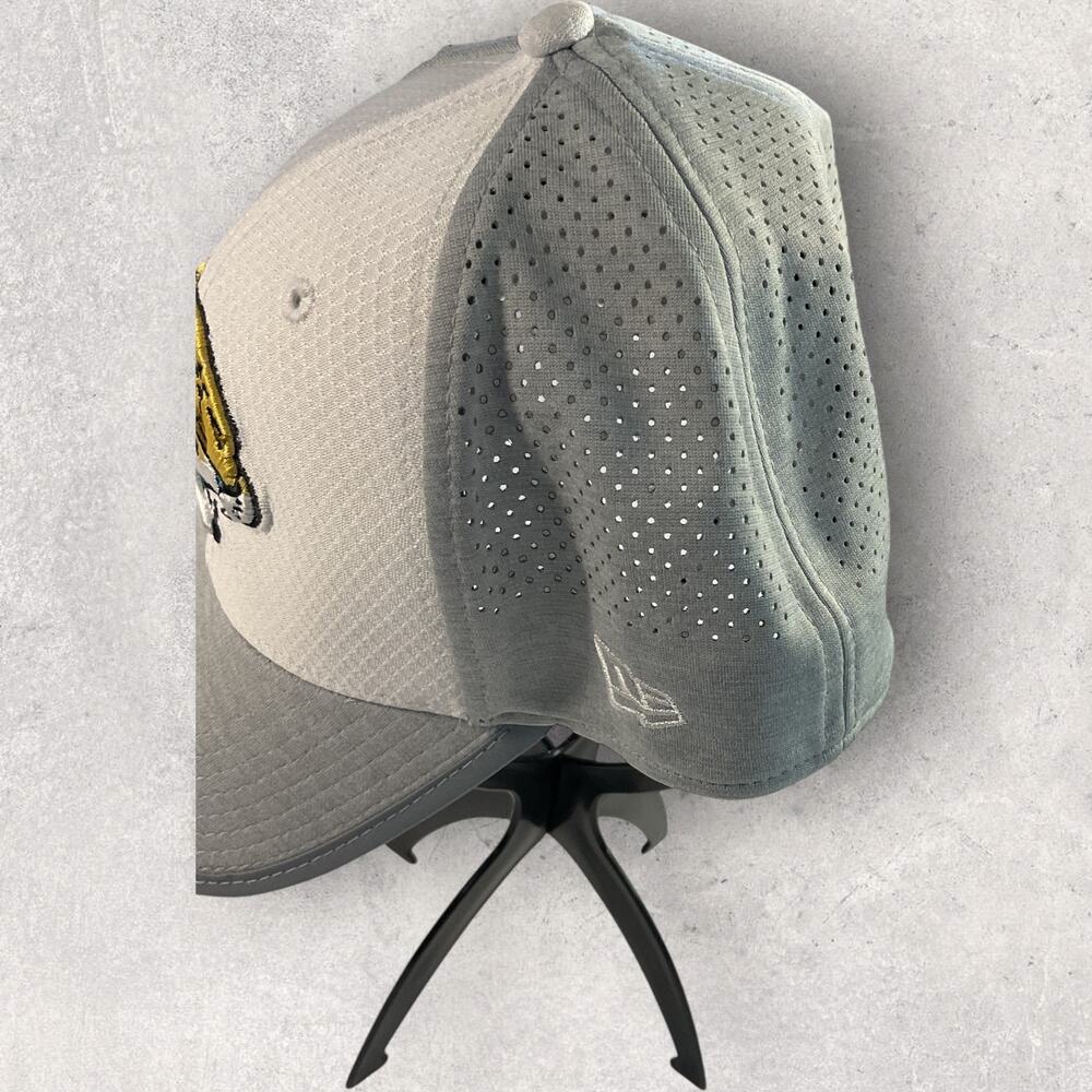 New Era 39THIRTY Jacksonville Jaguars Hat M/L Stretch Fit Gray White NFL NWOT - Picture 7 of 8